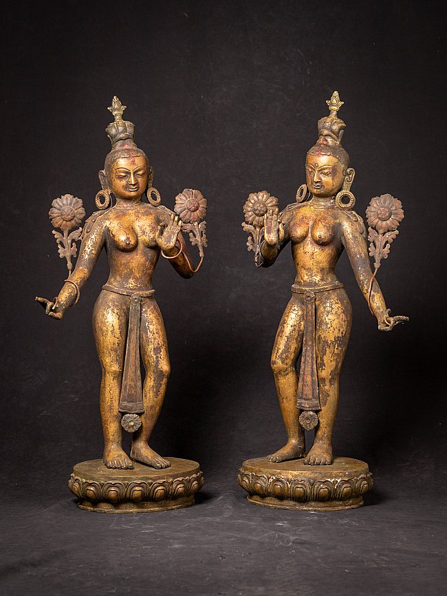 Große Sats antiker nepalesischer Bronzefiguren der Grünen Tara