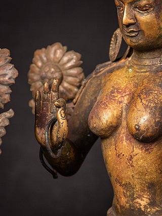 Große Sats antiker nepalesischer Bronzefiguren der Grünen Tara