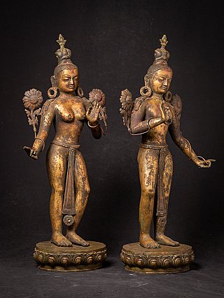 Große Sats antiker nepalesischer Bronzefiguren der Grünen Tara