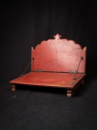 Antiker indischer Holzaltar, aufgeklappt mit roter Oberfläche, Rückwand und Eisenstützen