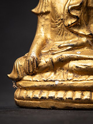 Antike hölzerne burmesische Buddhafigur