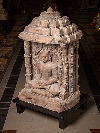 Seltene antike Sandstein-Chaumukha-Altarskulptur