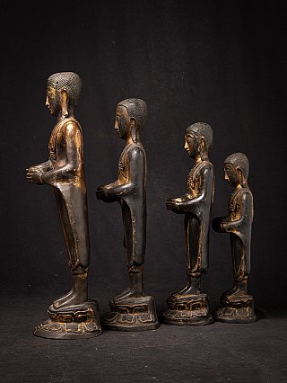 Set oude bronzen Birmese monniken