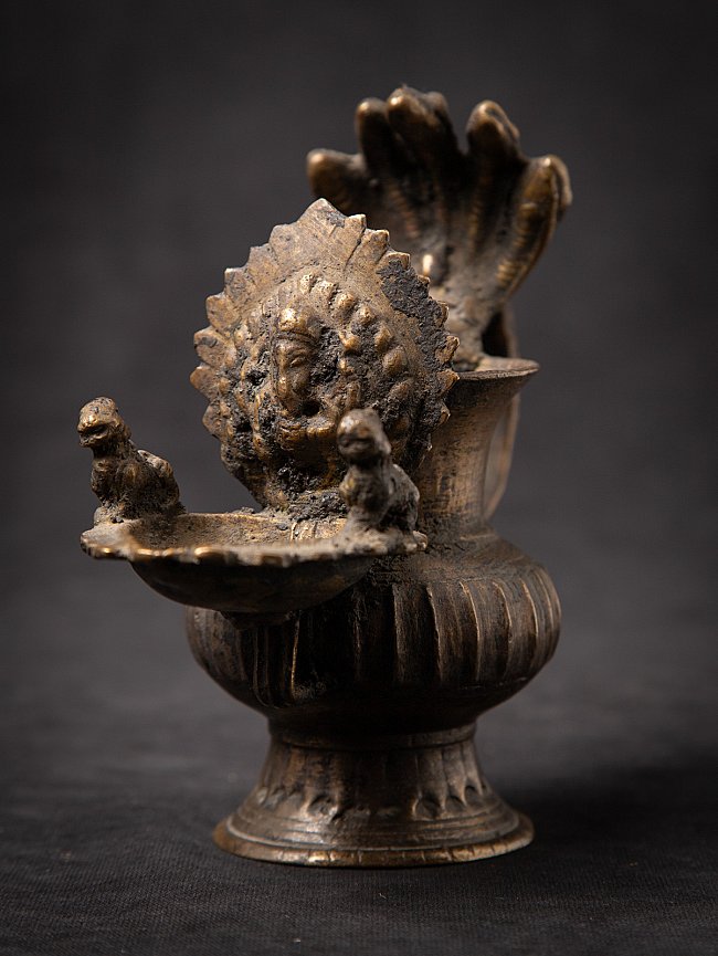 Antieke Nepalese olielamp / Sukunda