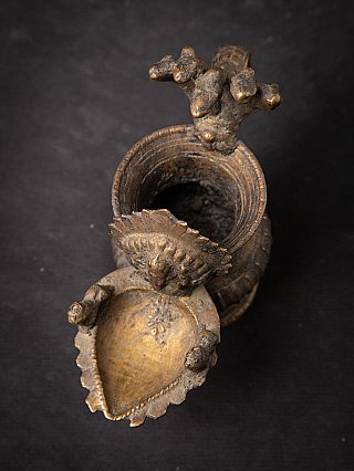 Antieke Nepalese olielamp / Sukunda