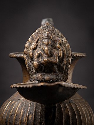 Antieke Nepalese olielamp / Sukunda