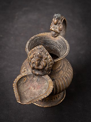 Antieke Nepalese olielamp / Sukunda