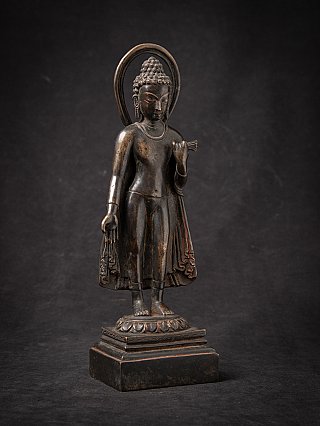 Alter bronzener stehender nepalesischer Buddhafigur