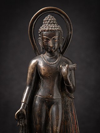 Alter bronzener stehender nepalesischer Buddhafigur