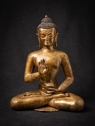 Old bronze Nepali Buddhafigur