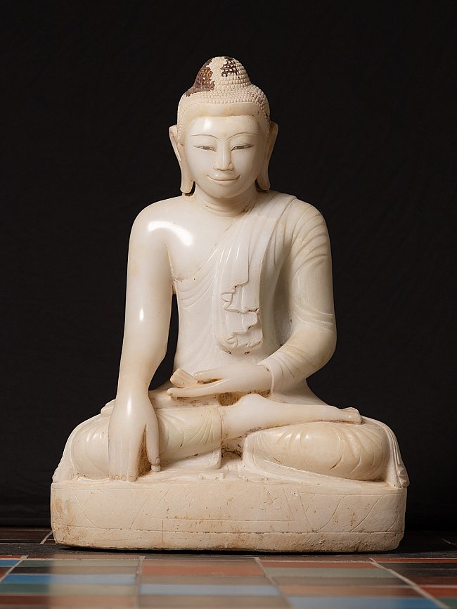 Besonderer antiker Marmor-Buddha aus Mandalay, Burma