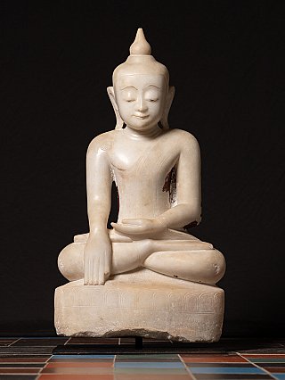 Spezielle antike Marmor Burmese Ava Buddhafigur