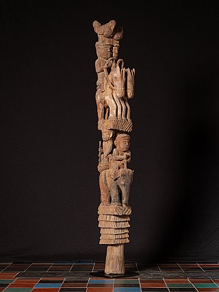 Antiker hölzerner burmesischer Chin-Totem