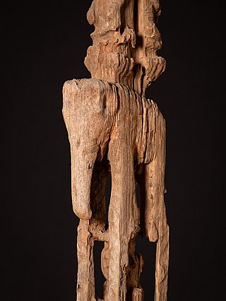 Antiker hölzerner burmesischer Chin-Totem