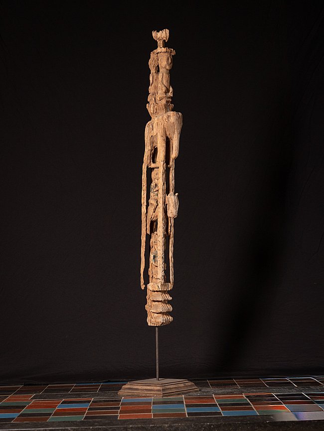 Antiker hölzerner burmesischer Chin-Totem