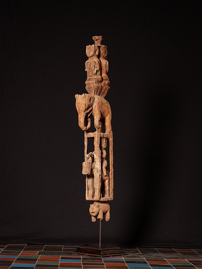 Antiker hölzerner burmesischer Chin-Totem