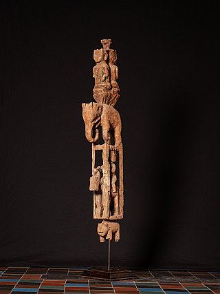 Antiker hölzerner burmesischer Chin-Totem