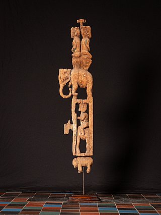Antiker hölzerner burmesischer Chin-Totem