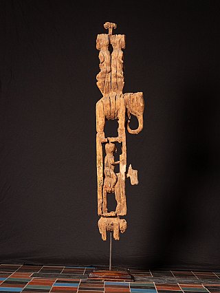 Antiker hölzerner burmesischer Chin-Totem