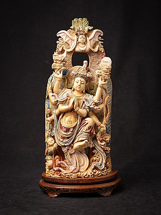 Chinesische Guanyin-Holzstatue, Vorderansicht mit Namaskara-Mudra und reichem Rückenschild