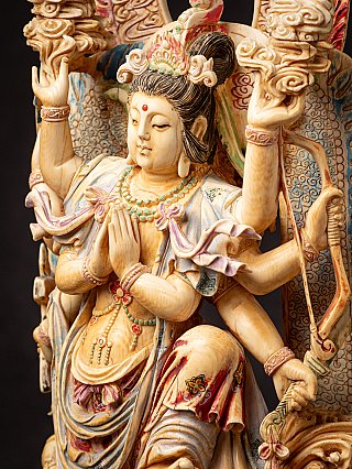 Außergewöhnlich detaillierte alte chinesische Guan Yin aus Bein