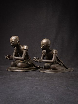 Paar alte bronzene burmesische Mönch Figuren