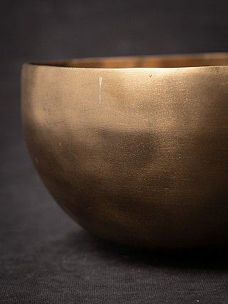 Neue gemachte nepalesische Klangschale aus Bronze