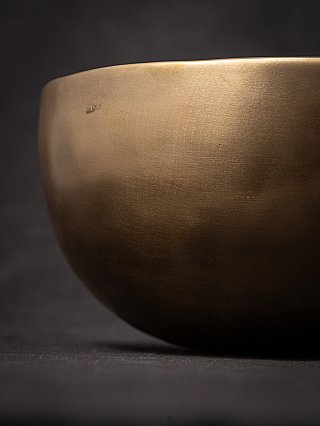 Neue gemachte nepalesische Klangschale aus Bronze