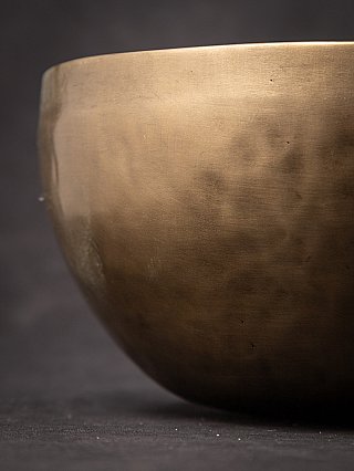 Neue gemachte nepalesische Klangschale aus Bronze