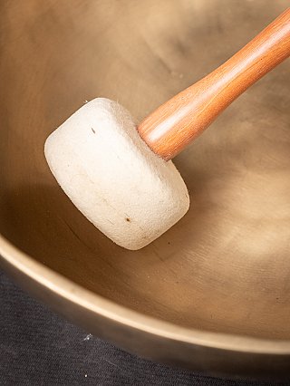 Neue gemachte nepalesische Klangschale aus Bronze