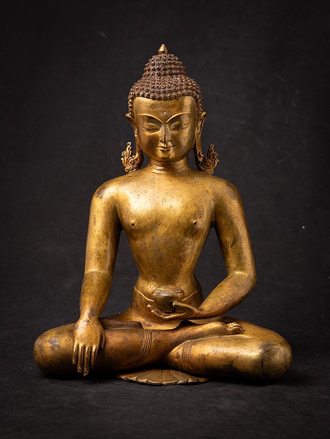 Oude bronzen Nepalese Boeddha