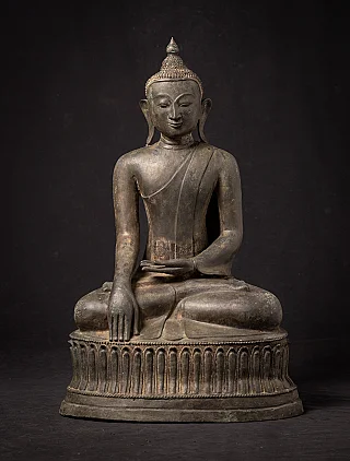 Burmesische Ava-Buddha-Statue aus Bronze, Sitzhaltung, Frontansicht mit Bhumisparsha-Mudra