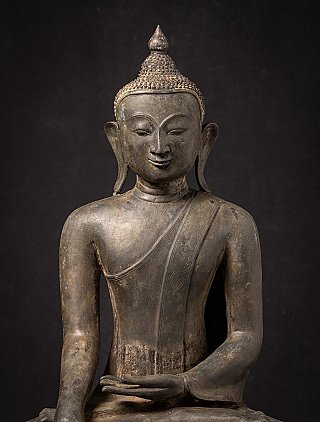 Alte bronzene burmesische Ava Buddhafigur