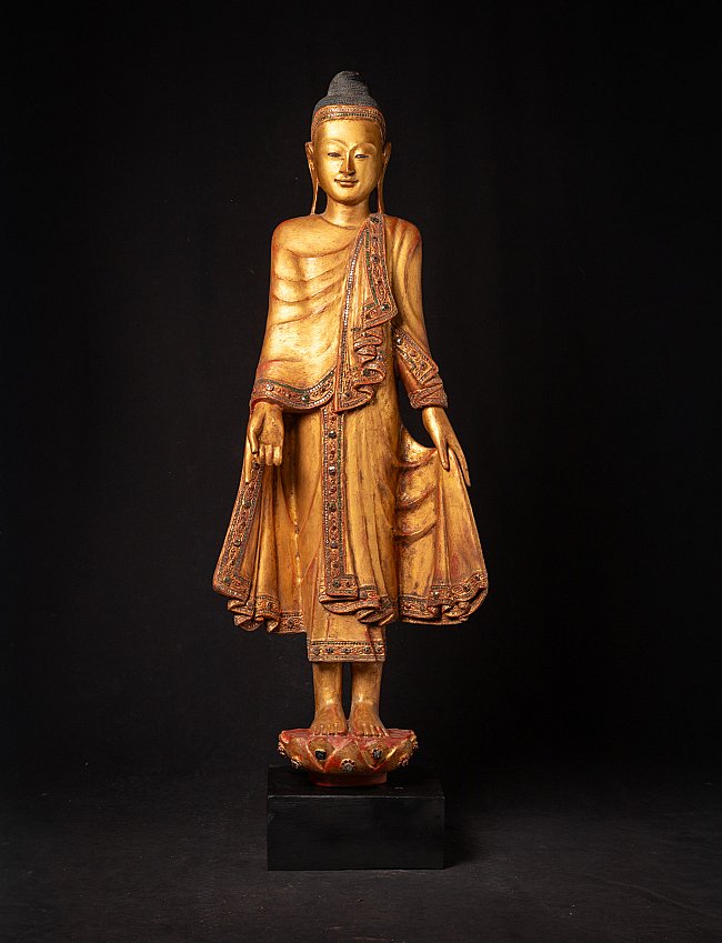 Antike hölzerne Mandalay Buddhafigur