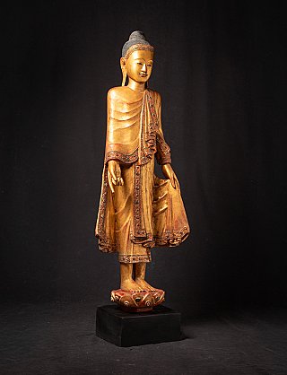 Antike hölzerne Mandalay Buddhafigur