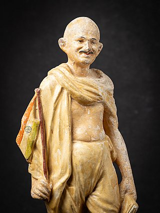 Alte Keramikfigur von Mahatma Gandhi