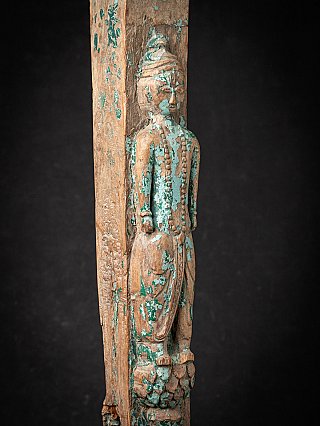 Antikes indisches Holz-Tempelpanel mit einer stehenden hinduistischen Gottheit