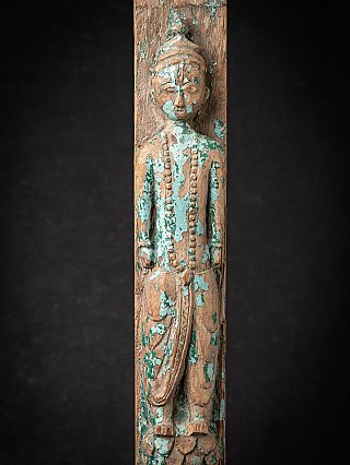 Antikes indisches Holz-Tempelpanel mit einer stehenden hinduistischen Gottheit