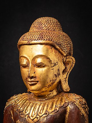 Alte hölzerne burmesische Buddhafigur