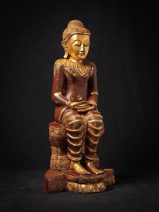 Alte hölzerne burmesische Buddhafigur