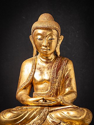 Alter vergoldeter hölzerner burmesischer Buddha