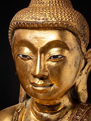 Alter vergoldeter hölzerner burmesischer Buddha