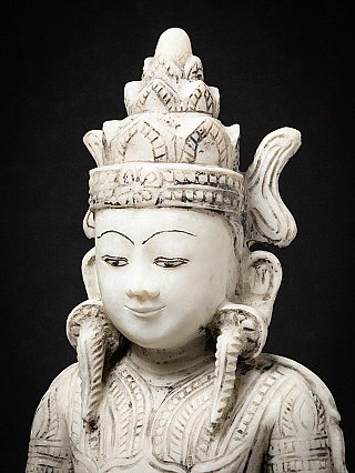 Alte gekrönte Buddha figur aus Marmor