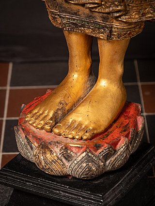 Besondere antike hölzerne burmesische Buddhafigur