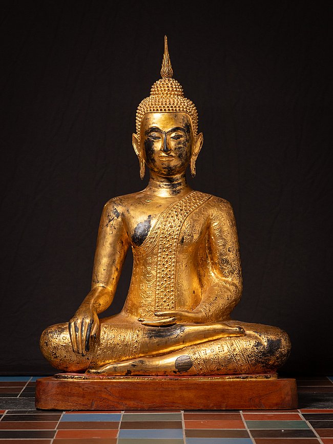Große antike bronzene thailändische Buddhafigur