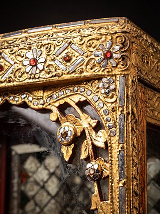 Antique wooden Burmse temple