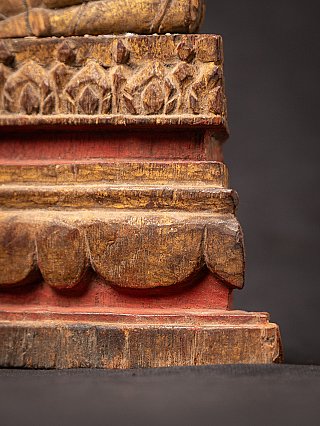 Antike hölzerne Buddhafigur aus Thailand