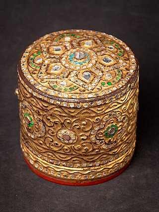 Antique gilded lacquerware betelnut box