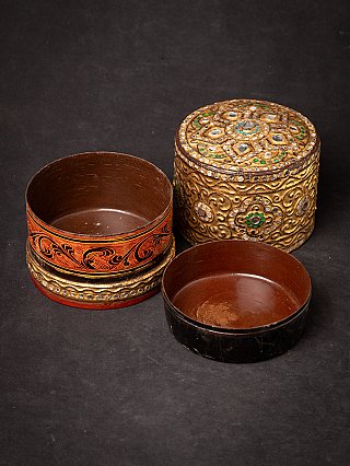 Antique gilded lacquerware betelnut box
