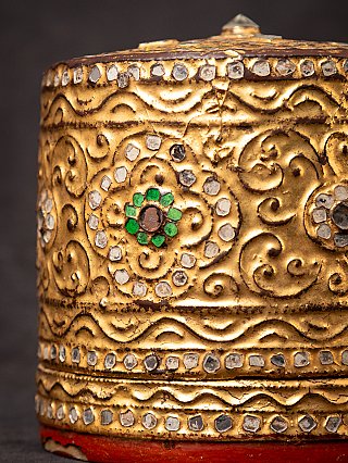 Antique gilded lacquerware betelnut box